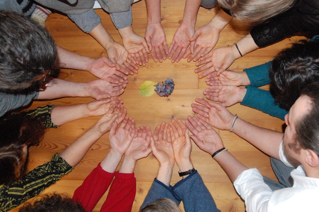 circle-of-hands